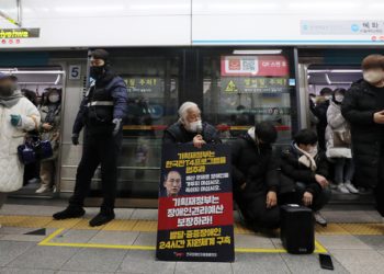 Seoul Metro files damage suit against advocacy group for subway protests
