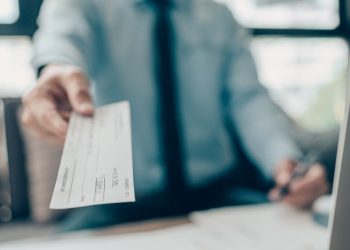 Ma. High Court Weighs Alleged Wage Violations of Employer’s Commission Plan